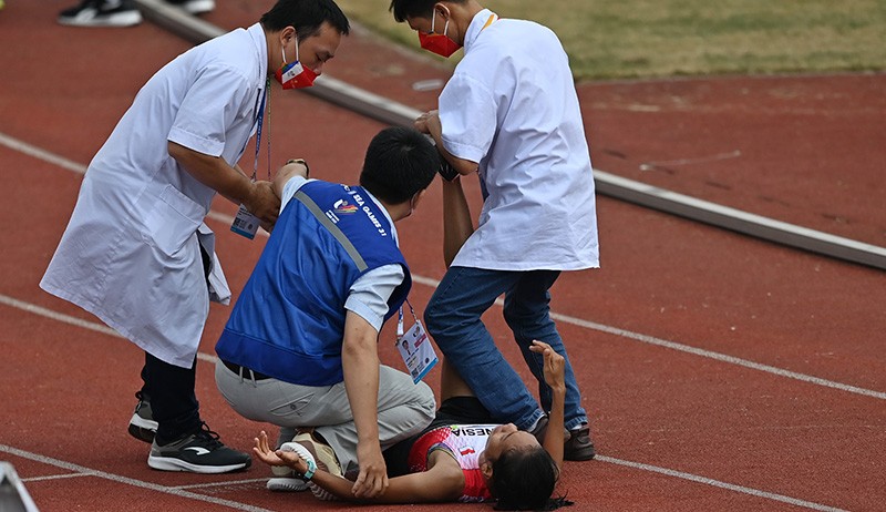 Momen Pelari Maraton Indonesia Rebut Emas SEA Games hingga Ditolong Tenaga Medis - Bagian 2