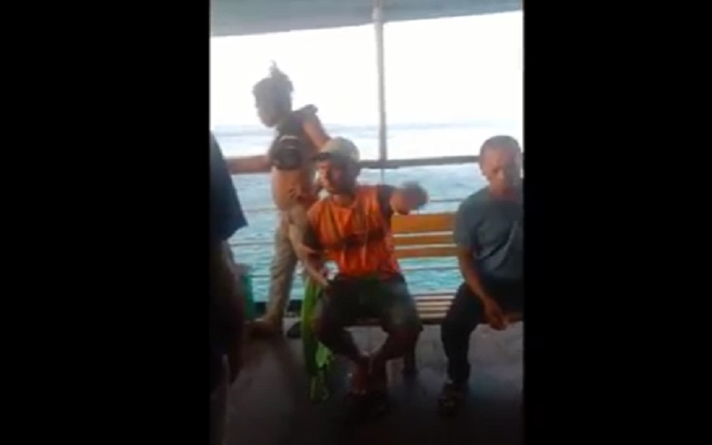 Beredar Video Penumpang KM Sirimau Ngamuk di Kapal gegara Lama Dievakuasi 