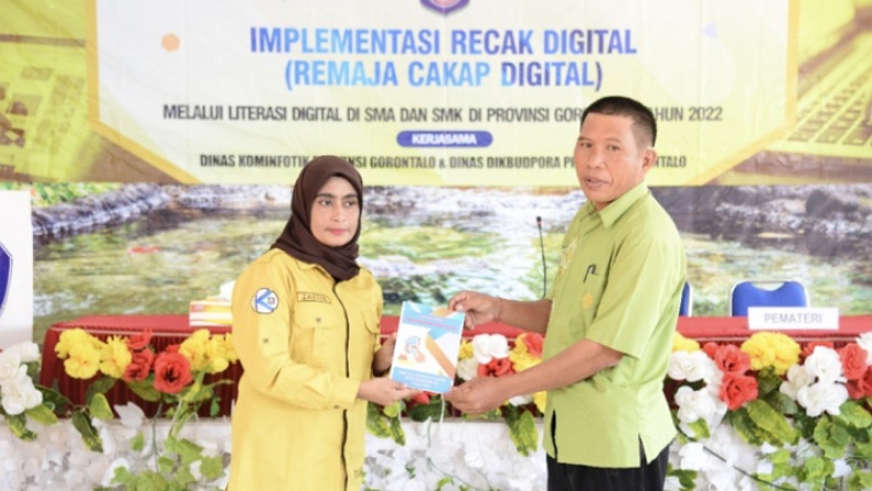 Kominfo Terbitkan Buku Recak Digital, Pandu Remaja Gorontalo Cerdas dan Kreatif