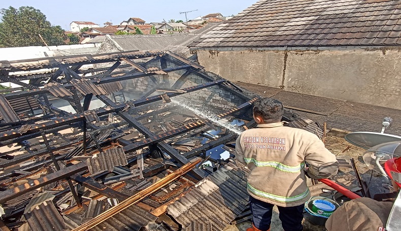 Gegara Selang Gas Bocor, Api Menyambar dan Hanguskan Rumah di Sukabumi