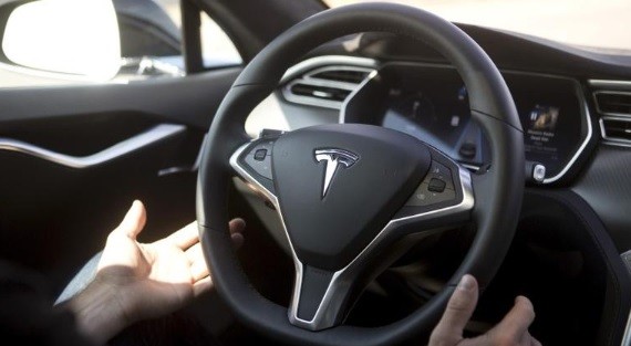Tewaskan 3 Orang, Amerika Investigasi Teknologi Autopilot Tesla
