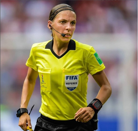 Punya Kualitas! 6 Wasit Wanita Ini Bakal Ukir Sejarah Pimpin Laga Piala Dunia 2022
