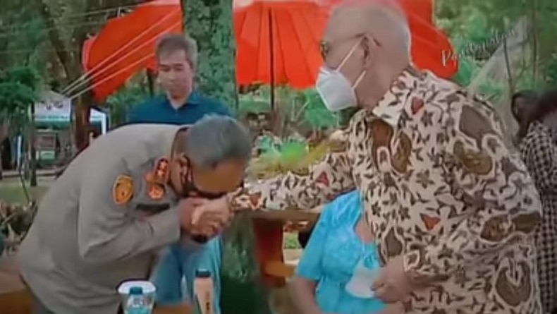 Viral Kapolda Jabar Beri Hormat dan Cium Tangan Try Sutrisno di Makodam Siliwangi