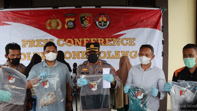 title Polisi Bongkar Kasus Aborsi di Bone Bolango, Libatkan Mahasiswi Dibantu Keluarganya Polisi Bongkar Kasus Aborsi di Bone Bolango, Libatkan Mahasiswi Dibantu Keluarganya