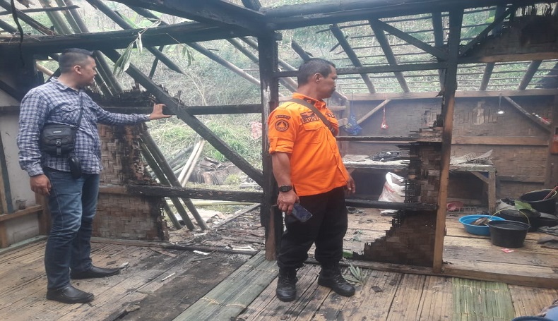 Usai Kunjungi Anak, Lansia Syok Rumahnya di Saguling KBB Terbakar