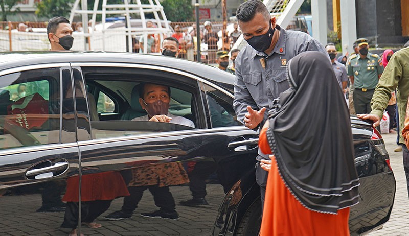 Presiden Jokowi Temui Warga dan Pedagang Pasar Muntilan Semarang - Bagian 3