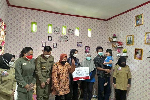 Datang ke Gunungkidul, Mensos Sambangi Bocah yang Menderita Komplikasi sejak Lahir