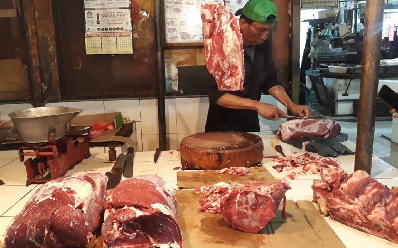 Pedagang Daging di Palembang Menjerit, Pembeli Pilih Daging Beku di Tengah Wabah PMK