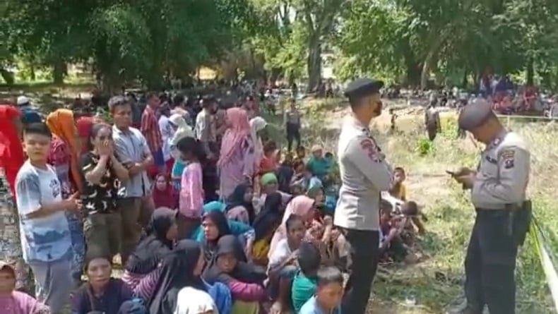 Ratusan Warga Simangambat Madina Antusias Saksikan Autopsi Korban Pembunuhan