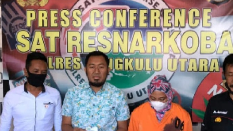 Ibu Rumah Tangga Bawa 21 Paket Sabu, Ngaku Narkoba Milik Napi di Lapas 