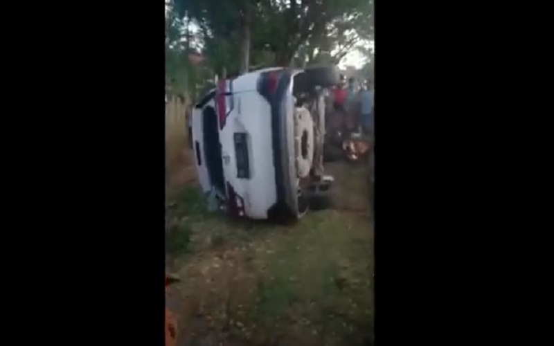 Viral Mobil Dirusak lalu Digulingkan Warga gegara Tabrak Pemotor