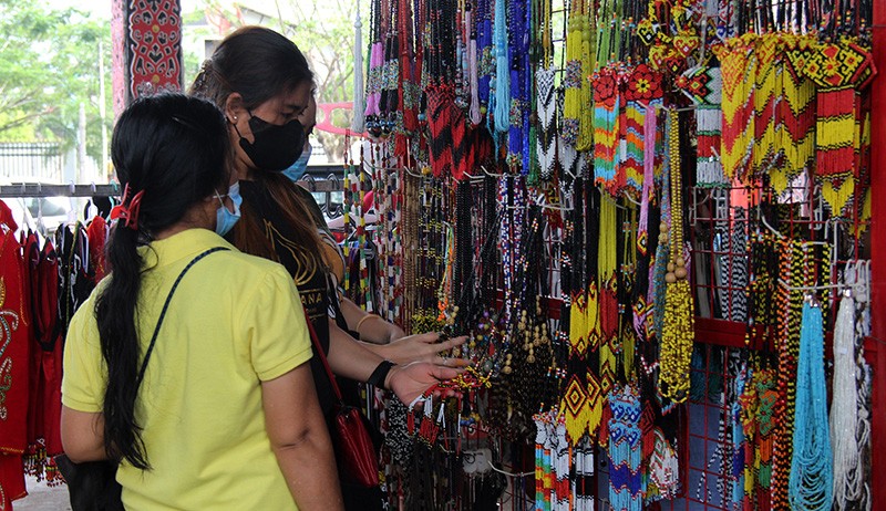 Aksesoris Kalung Taring Babi Hutan Khas Dayak - Bagian 2