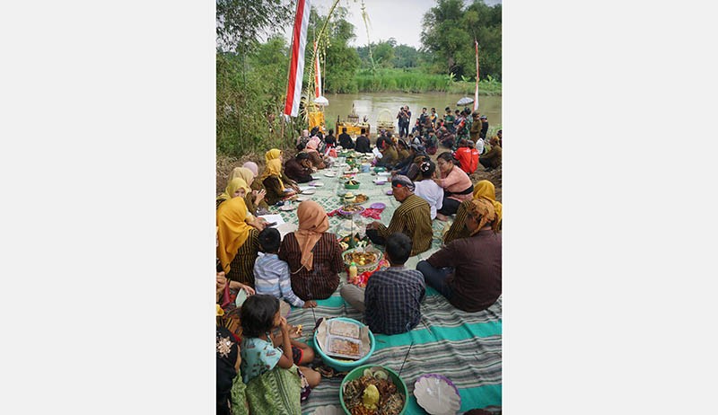 Warga Tulungagung Ritual Metri di Bantaran Sungai Brantas - Bagian 2