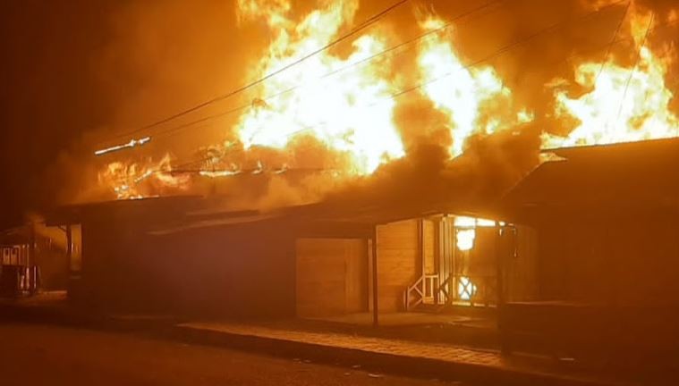 Kronologi Amuk Massa di Dogiyai, 18 Rumah Dibakar, 2 Aparat TNI Kena Panah