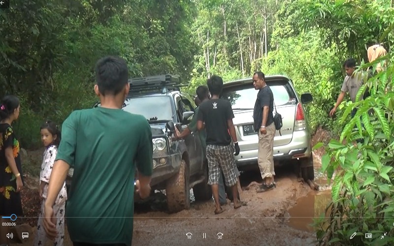 Warga 2 Kecamatan di OKI Sering Bermalam di Jalan, Perusahaan Perkebunan Tidak Peduli 