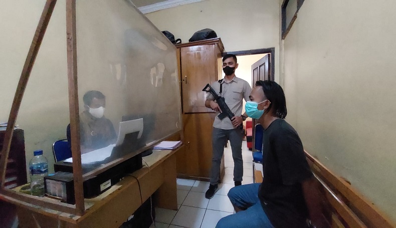 Pemuda Mabuk Bawa Samurai Rusak Rumah hingga Masjid di KBB Ditangkap Polisi