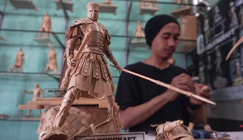 Perajin Asal Batang Hasilkan Jutaan Rupiah dari Action Figure Berbahan Limbah Besek - Bagian 1