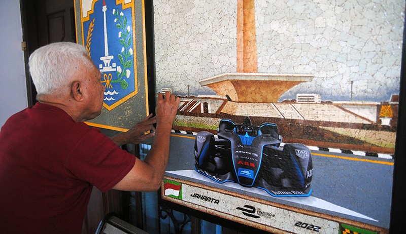 Seniman Ini Buat Lukisan Bertema Formula E dari Cangkang Telur - Bagian 1