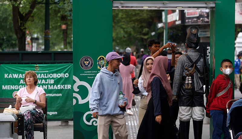Sri Sultan HB X Izinkan Warga Lepas Masker di Kawasan Malioboro - Bagian 2