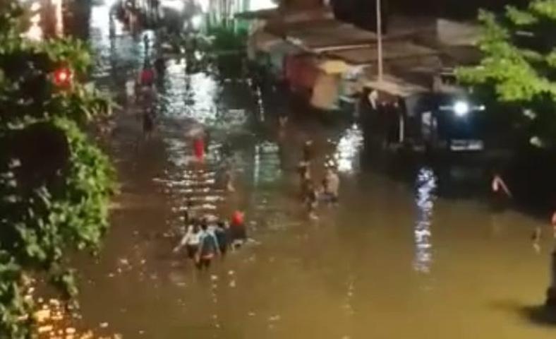 Penampakan Terkini Pelabuhan Tanjung Emas Semarang Masih Tergenang Banjir Rob