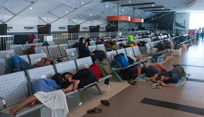 Akses Pelabuhan Tanjung Emas Putus akibat Banjir Rob, Penumpang Kapal Terlantar - Bagian 1