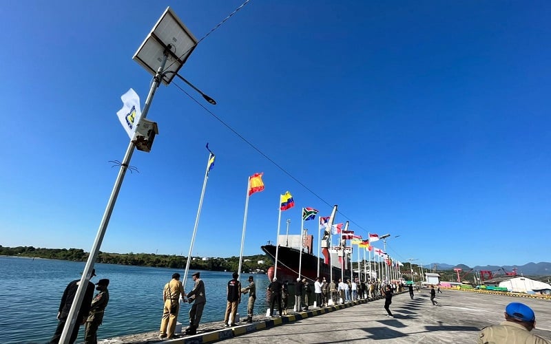Jelang MXGP Samota, Merah Putih hingga 19 Bendera Negara Peserta Berkibar di Pelabuhan Badas