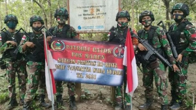 Satgas Pamtas RI-RDTL Terima 3 Pucuk Senpi Organik dan Granat dari Warga Eks Timtim