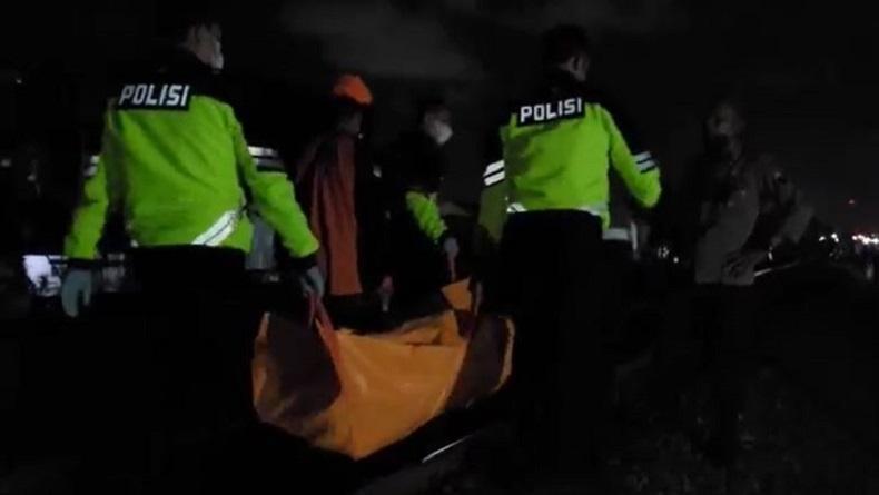 Berjalan di Rel, Pemuda Asal Bandung Tertabrak KA di Pekalongan 