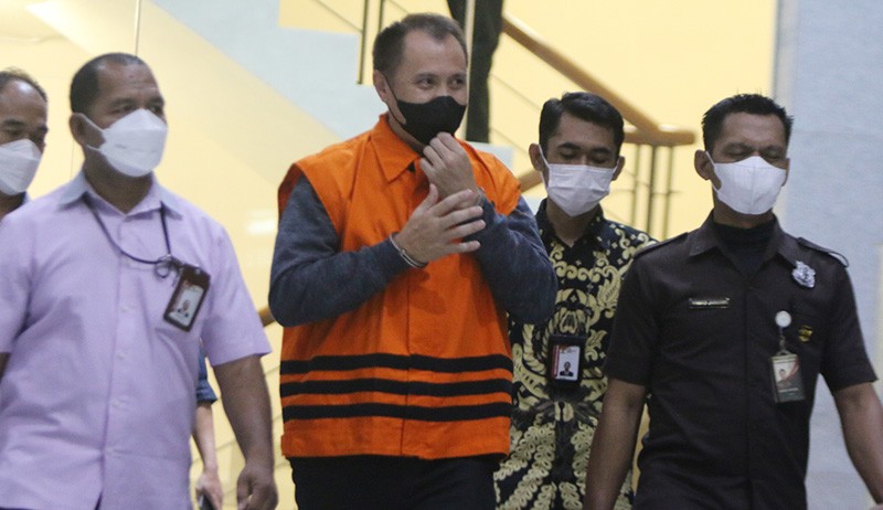 Korupsi Pengadaan Helikopter TNI AU, Irfan Kurnia Saleh Ditahan KPK - Bagian 2