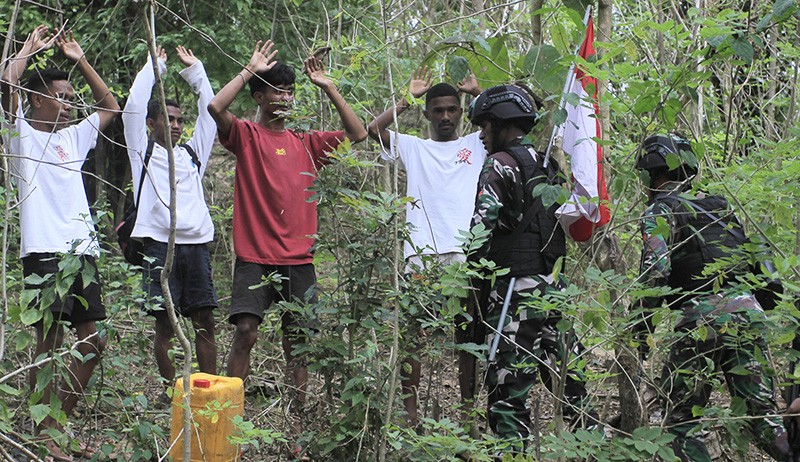 Potret Prajurit TNI-Polisi Timor Leste Patroli Bersama di Perbatasan RI-RDTL - Bagian 3