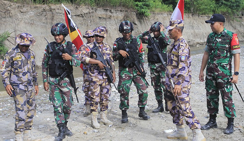 Potret Prajurit TNI-Polisi Timor Leste Patroli Bersama di Perbatasan RI-RDTL - Bagian 4