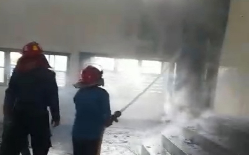 title Gedung Juang 45 di Pematangsiantar Nyaris Ludes Terbakar  Gedung Juang 45 di Pematangsiantar Nyaris Ludes Terbakar