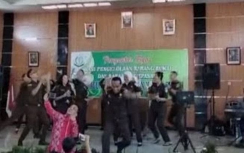 Viral Saweran di Acara Perpisahan Jaksa Lahat,  Kajari Sebut Bukan Uang