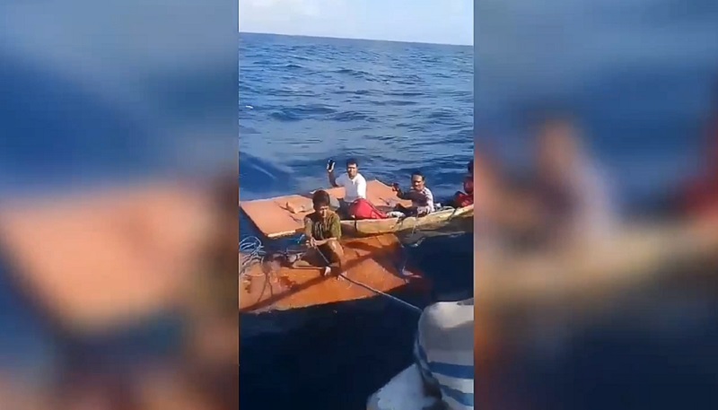 Kapal Tenggelam, 4 ABK Selamat setelah 4 Jam Terombang Ambing di Laut 