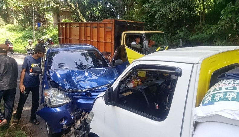 Terjepit 2 Kendaraan, Pemotor di Cianjur Luka Parah lalu Koma