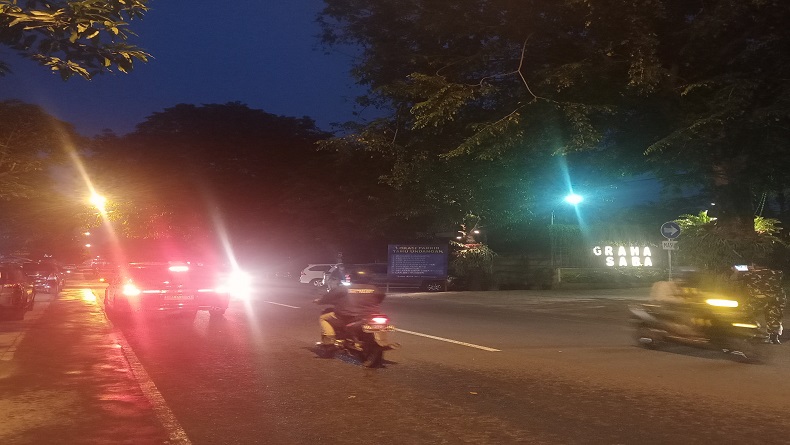 Begini Suasana Lalu Lintas Sekitar Gedung Graha Sabha Buana Solo Jelang Pernikahan Adik Jokowi