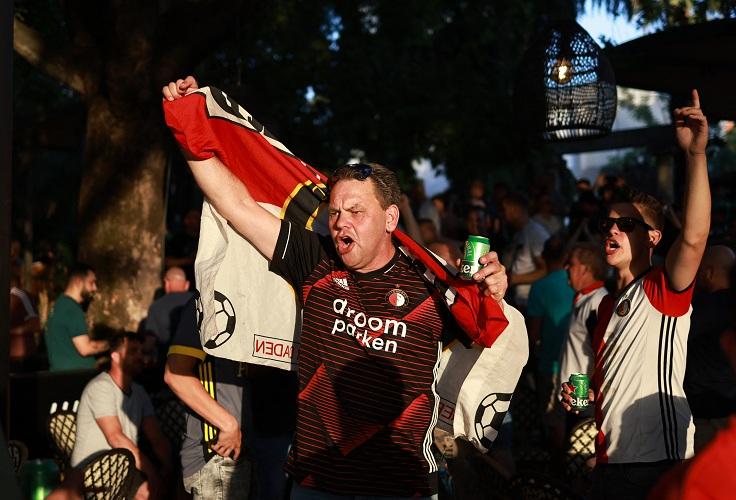 Jelang AS Roma Vs Feyenoord, Bentrokan Fans Pecah di Ibu Kota Albania