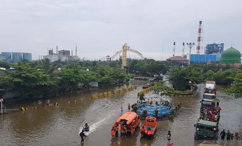 Update Banjir Rob di Pelabuhan Tanjung Emas Semarang, Genangan Hampir 1 Meter