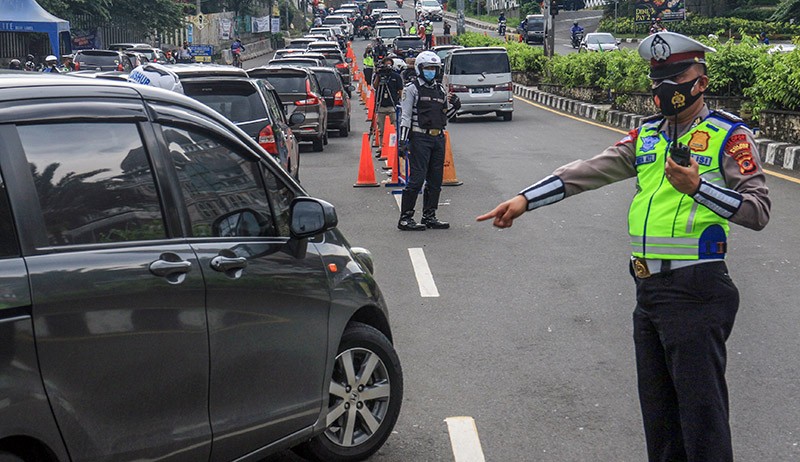 Begini Padatnya Kendaraan Menuju Kawasan Puncak Bogor - Bagian 2