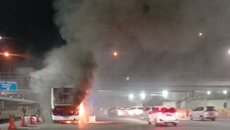 Bus Damri Terbakar di Tol Purbaleunyi, Pengguna Jalan Diminta Hati-Hati Melintas