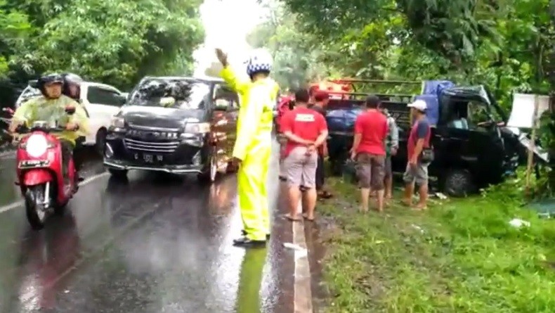 Enam Korban Kecelakaan Mobil Pikap dengan Truk di Pemalang Dievakuasi ke RS