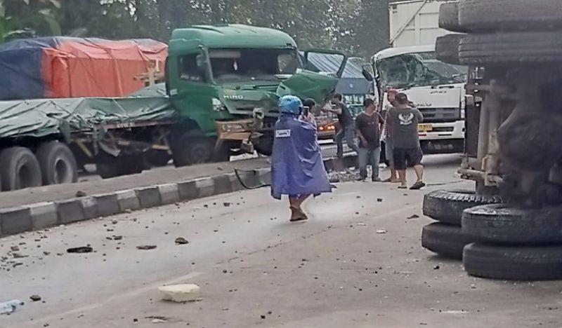 4 Truk Kecelakaan Beruntun di Jalan Lingkar Alas Roban Batang, 1 Tewas