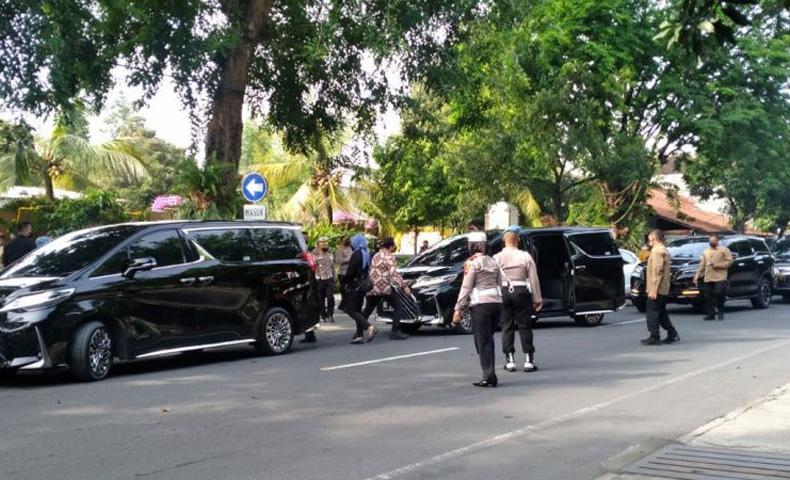 Penampakan Pejabat Negara Berdatangan di Acara Pernikahan Adik Jokowi-Ketua MK