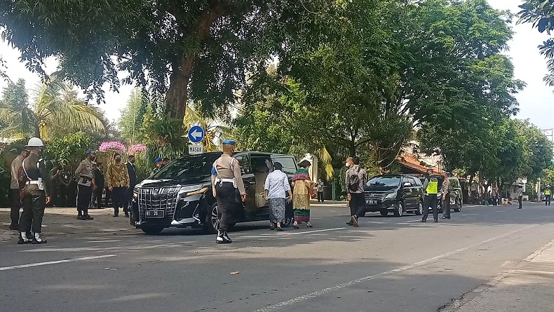 Pernikahan Ketua MK Anwar Usman dengan Adik Presiden Jokowi, Sejumlah Menteri Hadir 