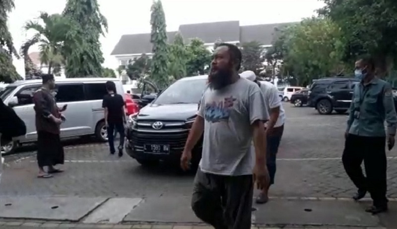 title Tim Tabur Kejagung Tangkap Terpidana Penggelapan Rp13 Miliar di Surabaya Tim Tabur Kejagung Tangkap Terpidana Penggelapan Rp13 Miliar di Surabaya