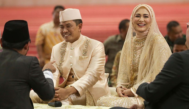 Sah Menjadi Istri Tentara, Juliana Moechtar Tampil Cantik dengan Busana Muslim - Bagian 1