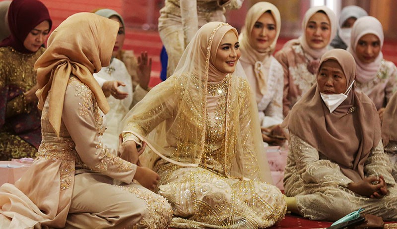 Sah Menjadi Istri Tentara, Juliana Moechtar Tampil Cantik dengan Busana Muslim - Bagian 4