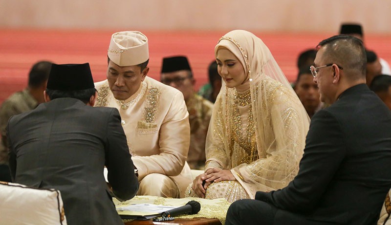 Sah Menjadi Istri Tentara, Juliana Moechtar Tampil Cantik dengan Busana Muslim - Bagian 2