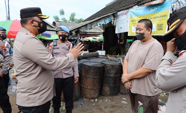 Cegah Penimbunan, Polres Demak Intensifkan Cek Ketersediaan Stok Minyak Goreng di Pasar