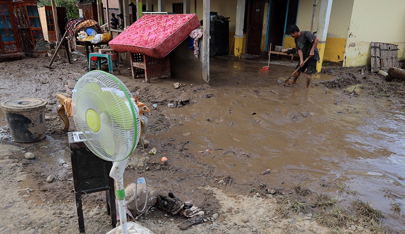 1.312 KK Terdampak Banjir Bandang Majene - Bagian 3